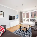 Gorgeous Central Modern Apartment - Pass The Keys